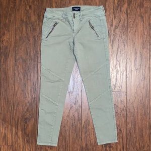 🔴 2/$15 American Eagle Outfitters Cropped Pants